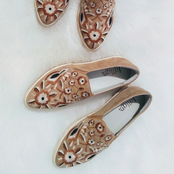 🆕🌿SUNDANCE SUEDE EMBROIDERED SLIP ONS🌿 - Picture 5 of 8